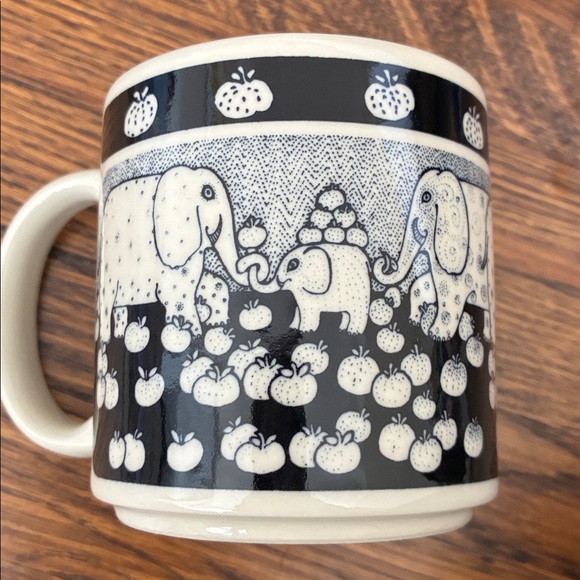 TAYLOR & NG Other - VTG Taylor & Ng Black White 1978 Happy Elephants Pumpkin Coffee Mug Tea Cup RARE